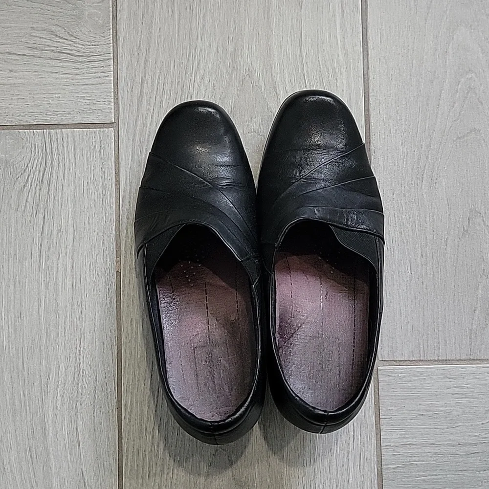 Clarks Everyday Active Air Heels, Size 8 Wide - Picture 6 of 6